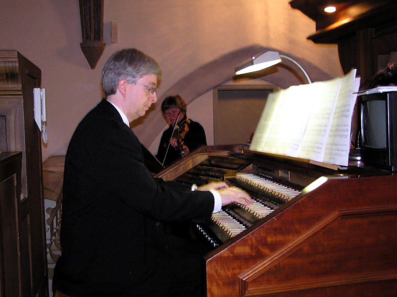 Berthold Gaß während des Konzertes an der Orgel der kath. Stadtpfarrkirche Bad Staffelstein
